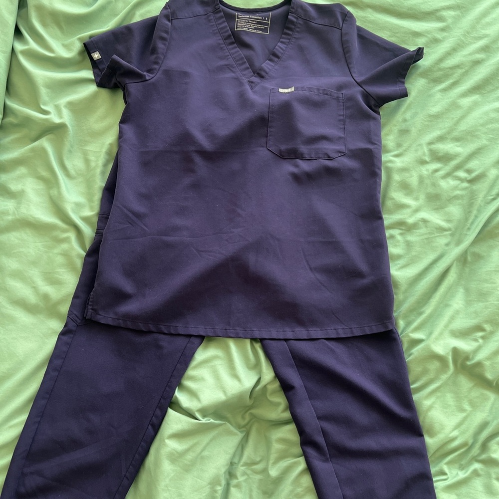 Figs Purple Scrub Set